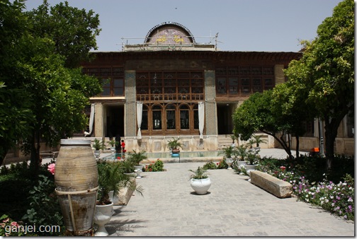 حیاط و هشتی ورودی خانه زینت الملوک
