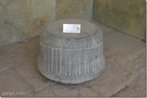 پایه ستون هخامنشی کشف شده در تخت ابونصر